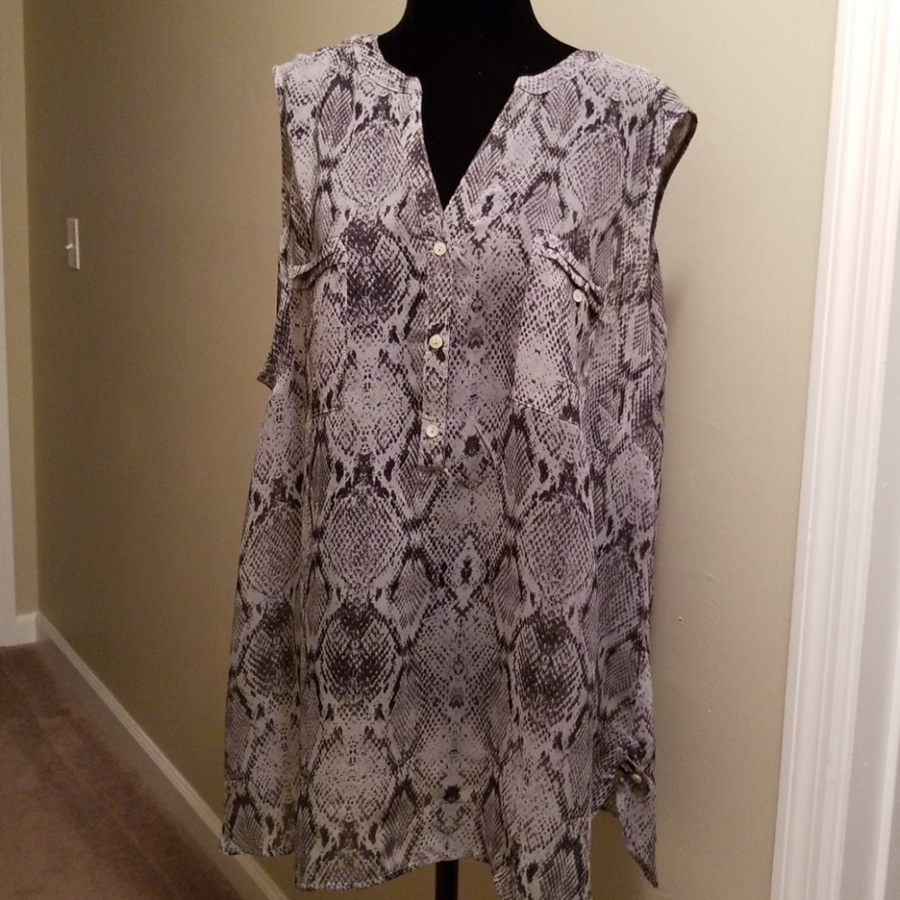 Apt 9 sleeveless blouse